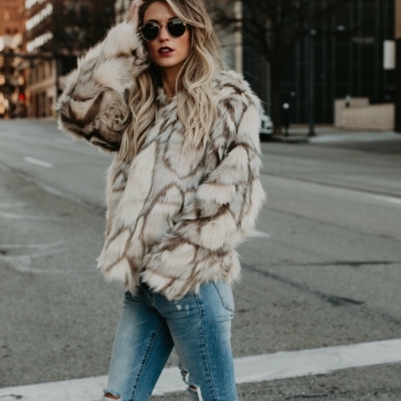 HP 🎉 Faux Fur Pocketed Coat - Picture 4 of 8